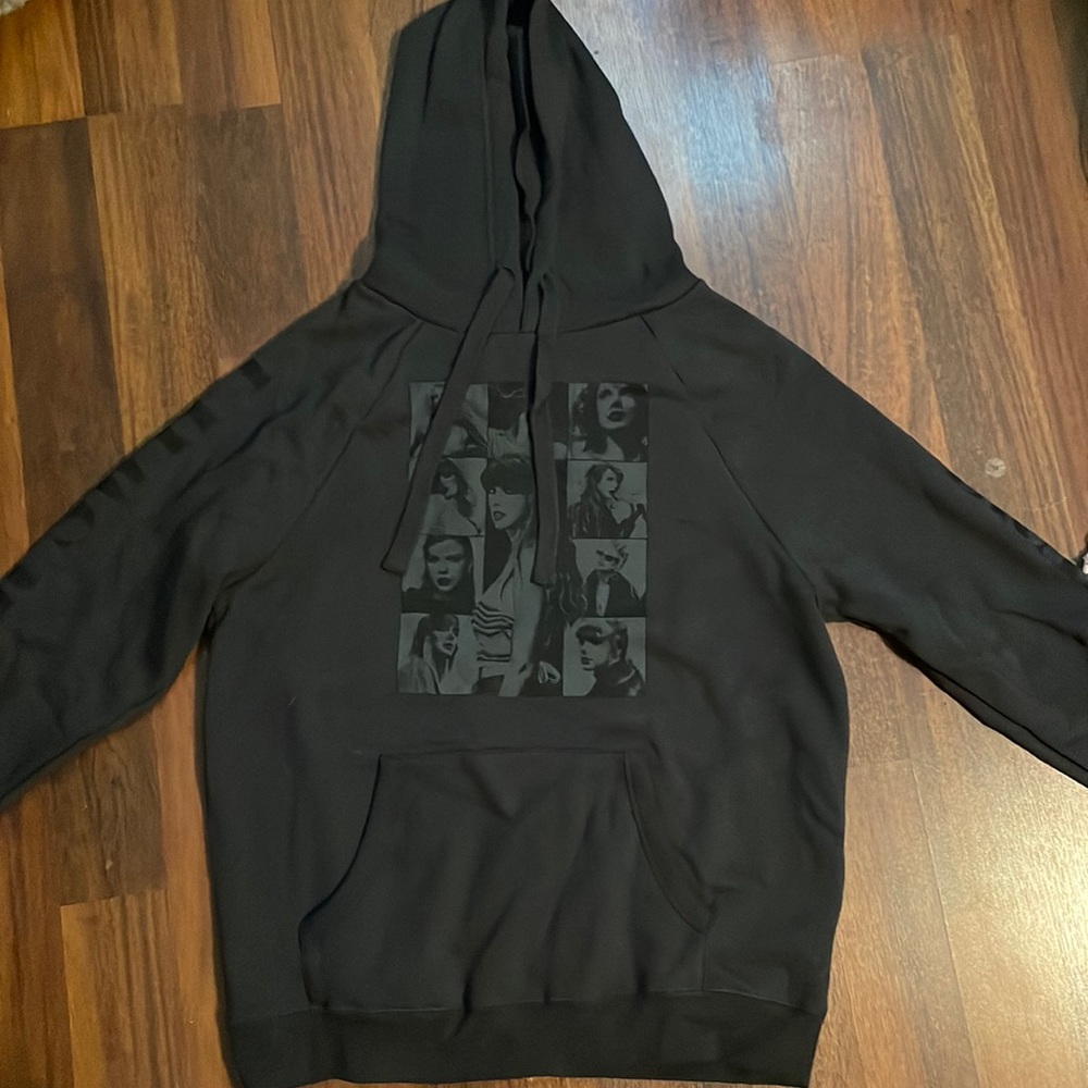 Taylor swift black/dark gray sweatshirt